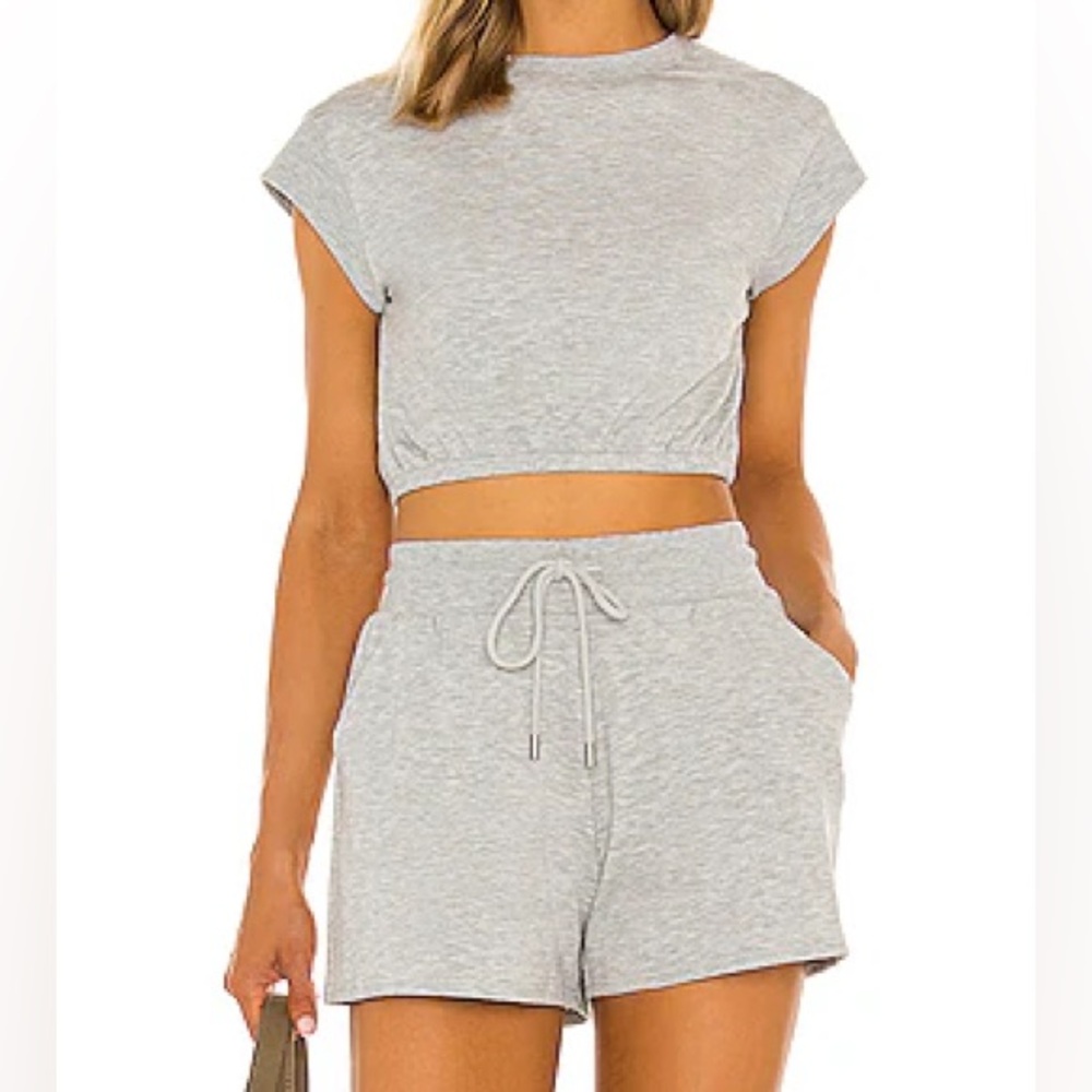 NWT $68 Alo Yoga DREAMY CROP SHORT SLEEVE Athletic Heather Grey